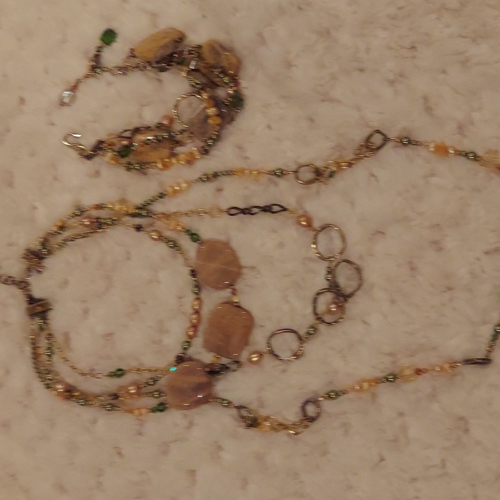 Gorgeous Tres Jolie neckace and bracelet.